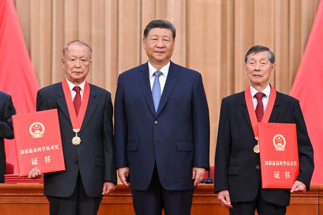 (260708) -- BEIJING, July 8, 2026 (Xinhua) -- Chinese President Xi Jinping, also general secretary of the Communist Party of China Central Committee and chairman of the Central Military Commission, presents China's top sci-tech award for the year 2025 to Chen Liquan (R), a researcher at the Institute of Physics under the Chinese Academy of Sciences (CAS) and a Chinese Academy of Engineering (CAE) academician, and Ben De (L), a researcher at the China Electronics Technology Group Corporation and a CAE academician, at the Great Hall of the People in Beijing, capital of China, July 8, 2026. A meeting bringing together the national science and technology award conference, the general assemblies of the members of the CAS and the CAE, and the 11th national congress of the China Association for Science and Technology was held here on Wednesday. (Xinhua/Yan Yan)