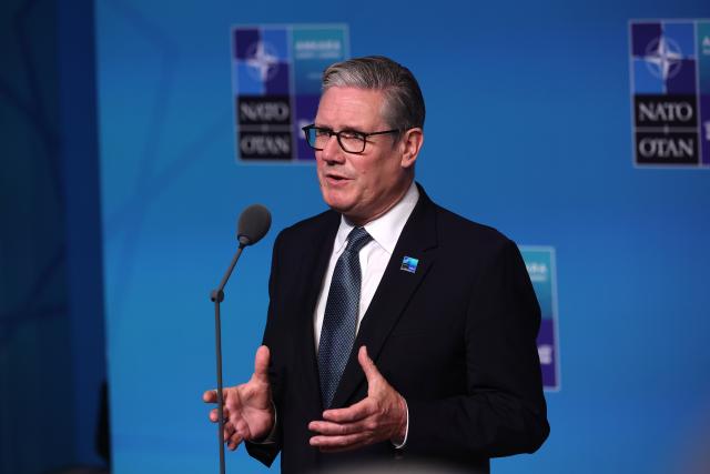 (260708) -- ANKARA, July 8, 2026 (Xinhua) -- British Prime Minister Keir Starmer speaks to the media upon his arrival at the 2026 NATO Summit in Ankara, Türkiye, on July 8, 2026. (Mustafa Kaya/Handout via Xinhua)