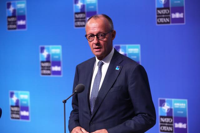 (260708) -- ANKARA, July 8, 2026 (Xinhua) -- German Chancellor Friedrich Merz speaks to the media upon his arrival at the 2026 NATO Summit in Ankara, Türkiye, on July 8, 2026. (Mustafa Kaya/Handout via Xinhua)
