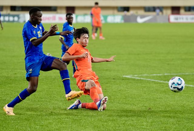 (260708) -- YINCHUAN, July 8, 2026 (Xinhua) -- Zhang Xuyao (R) of Chinese U17 national team vies with Elick Shaban Yusuph (L) of Tanzania U17 national team during the CFA Team China International Youth Football Tournament Yinchuan 2026 between Chinese U17 national team and Tanzania U17 national team in Yinchuan, northwest China's Ningxia Hui Autonomous Region, July 8, 2026. (Xinhua/Yang Zhisen)
