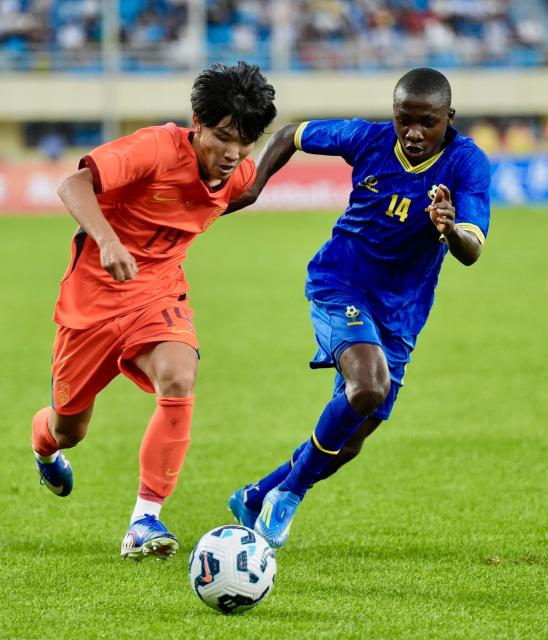 (260708) -- YINCHUAN, July 8, 2026 (Xinhua) -- Yuan Bohan (L) of Chinese U17 national team vies with Idrisa Kasim Kilendemo of Tanzania U17 national team during the CFA Team China International Youth Football Tournament Yinchuan 2026 between Chinese U17 national team and Tanzania U17 national team in Yinchuan, northwest China's Ningxia Hui Autonomous Region, July 8, 2026. (Xinhua/Yang Zhisen)