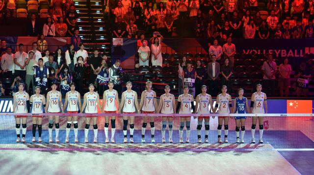(260708) -- HONG KONG, July 8, 2026 (Xinhua) -- Players of China pose before the Pool 8 match between China and Canada at the Women's Volleyball Nations League (VNL) 2026 in Hong Kong, south China, July 8, 2026. (Xinhua/Lo Ping Fai)