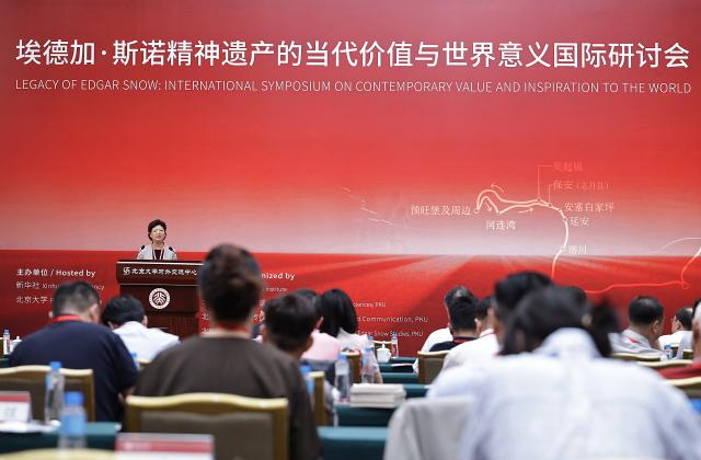 (260708) -- BEIJING, July 8, 2026 (Xinhua) -- Cheng Manli, professor with the School of Journalism and Communication at Peking University (PKU), speaks at an international symposium at PKU in Beijing, capital of China, July 8, 2026. An international symposium themed on "Legacy of Edgar Snow: International Symposium on Contemporary Value and Inspiration to the World" kicked off here on Tuesday. (Xinhua/Zhang Yuwei)