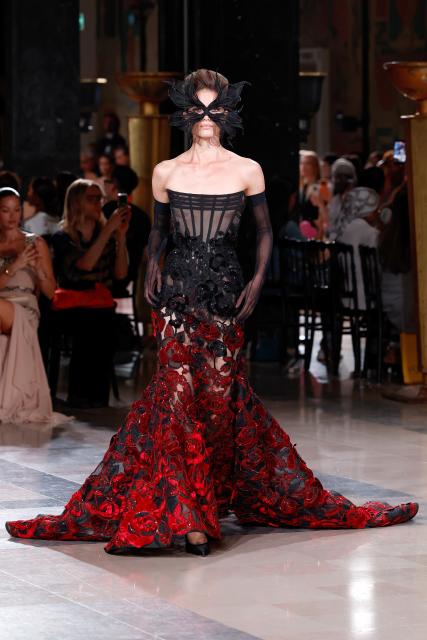 (260708) -- PARIS, July 8, 2026 (Xinhua) -- A model presents a creation by Elie Saab during the Haute Couture Week Fall/Winter 2026-2027 in Paris, France, July 8, 2026. (MeetEurope/Handout via Xinhua)