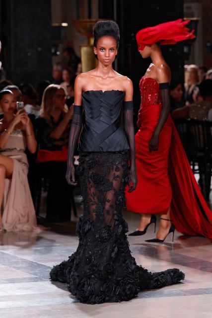 (260708) -- PARIS, July 8, 2026 (Xinhua) -- A model presents a creation by Elie Saab during the Haute Couture Week Fall/Winter 2026-2027 in Paris, France, July 8, 2026. (MeetEurope/Handout via Xinhua)