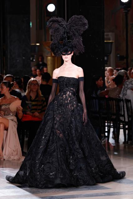 (260708) -- PARIS, July 8, 2026 (Xinhua) -- A model presents a creation by Elie Saab during the Haute Couture Week Fall/Winter 2026-2027 in Paris, France, July 8, 2026. (MeetEurope/Handout via Xinhua)