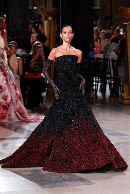 (260708) -- PARIS, July 8, 2026 (Xinhua) -- A model presents a creation by Elie Saab during the Haute Couture Week Fall/Winter 2026-2027 in Paris, France, July 8, 2026. (MeetEurope/Handout via Xinhua)