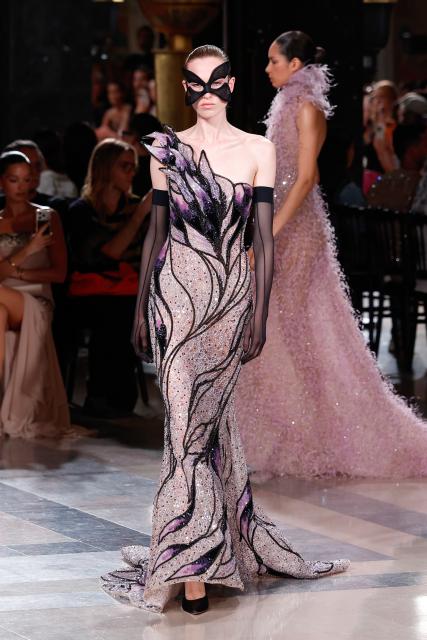 (260708) -- PARIS, July 8, 2026 (Xinhua) -- A model presents a creation by Elie Saab during the Haute Couture Week Fall/Winter 2026-2027 in Paris, France, July 8, 2026. (MeetEurope/Handout via Xinhua)
