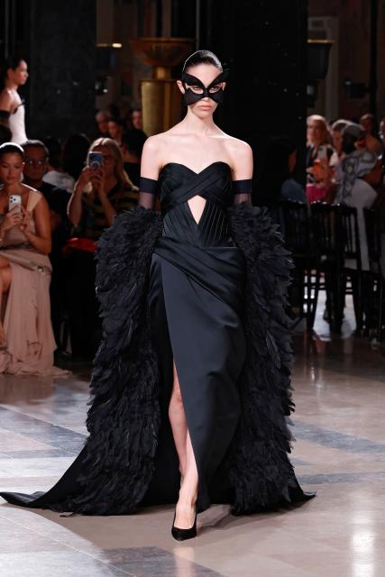 (260708) -- PARIS, July 8, 2026 (Xinhua) -- A model presents a creation by Elie Saab during the Haute Couture Week Fall/Winter 2026-2027 in Paris, France, July 8, 2026. (MeetEurope/Handout via Xinhua)