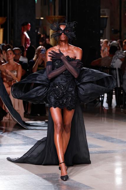 (260708) -- PARIS, July 8, 2026 (Xinhua) -- A model presents a creation by Elie Saab during the Haute Couture Week Fall/Winter 2026-2027 in Paris, France, July 8, 2026. (MeetEurope/Handout via Xinhua)