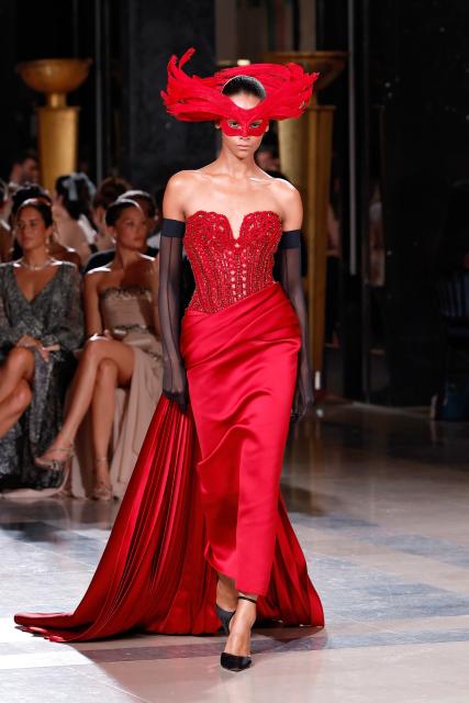 (260708) -- PARIS, July 8, 2026 (Xinhua) -- A model presents a creation by Elie Saab during the Haute Couture Week Fall/Winter 2026-2027 in Paris, France, July 8, 2026. (MeetEurope/Handout via Xinhua)