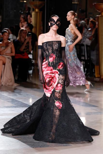 (260708) -- PARIS, July 8, 2026 (Xinhua) -- A model presents a creation by Elie Saab during the Haute Couture Week Fall/Winter 2026-2027 in Paris, France, July 8, 2026. (MeetEurope/Handout via Xinhua)