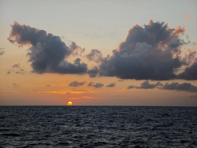 (260709) -- SANSHA, July 9, 2026 (Xinhua) -- This photo taken on July 8, 2026 shows a view of the sunset over the waters surrounding the Xisha Islands, south China's Hainan Province. (Xinhua/Xing Guangli)