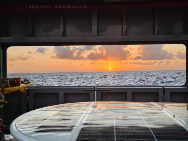 (260709) -- SANSHA, July 9, 2026 (Xinhua) -- This photo taken on July 8, 2026 shows a view of the sunset over the waters surrounding the Xisha Islands, south China's Hainan Province. (Xinhua/Xing Guangli)