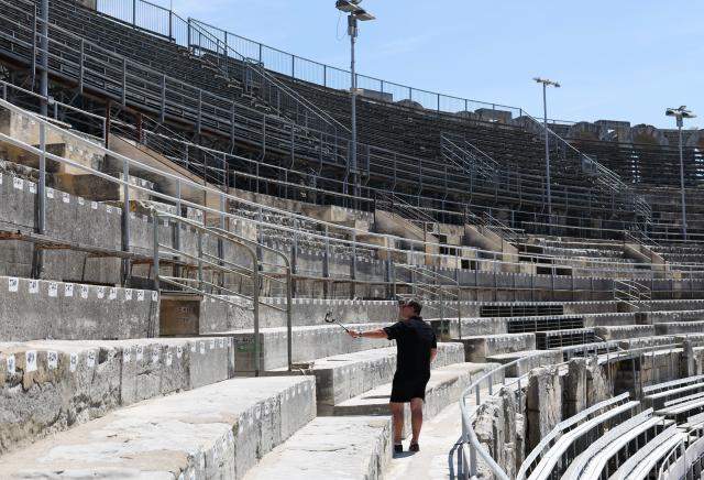 (260709) -- ARLES, July 9, 2026 (Xinhua) -- A tourist takes selfies in the Arles Amphitheatre in Arles, France, on July 8, 2026. (Xinhua/Wu Huiwo)