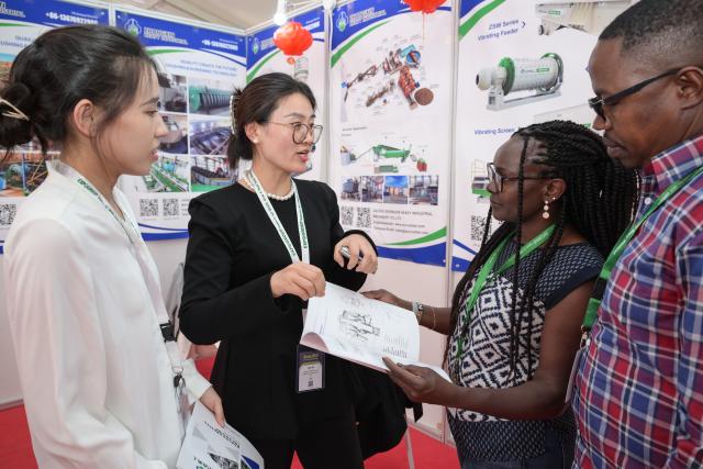 (260709) -- NAIROBI, July 9, 2026 (Xinhua) -- An exhibitor (2nd L) from central China's Henan Province introduces mining equipment to visitors at the 27th Buildexpo Kenya in Nairobi, Kenya, July 8, 2026. Dozens of Chinese companies are showcasing their innovations at the 27th Buildexpo Kenya, which opened on Wednesday in the Kenyan capital, Nairobi.
   TO GO WITH "Chinese firms showcase innovations at Kenyan expo" (Xinhua/Yang Guang)