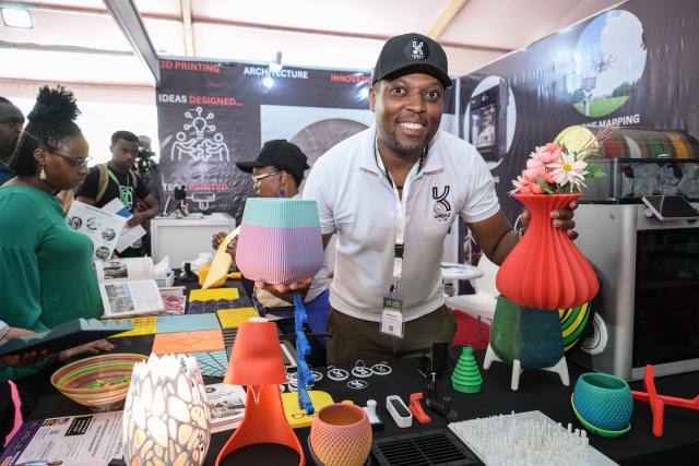 (260709) -- NAIROBI, July 9, 2026 (Xinhua) -- An exhibitor from the United States displays products fabricated with a Chinese-made 3D printer at the 27th Buildexpo Kenya in Nairobi, Kenya, July 8, 2026. Dozens of Chinese companies are showcasing their innovations at the 27th Buildexpo Kenya, which opened on Wednesday in the Kenyan capital, Nairobi.
   TO GO WITH "Chinese firms showcase innovations at Kenyan expo" (Xinhua/Yang Guang)