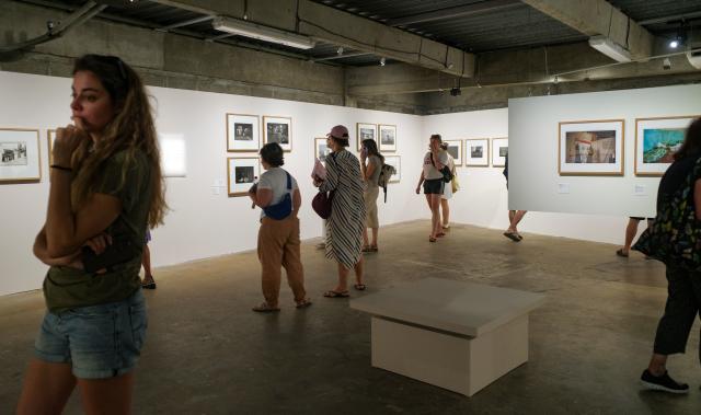 (260709) -- ARLES, July 9, 2026 (Xinhua) -- People view exhibits during an exhibition at the Rencontres d'Arles photography festival in Arles, France, July 8, 2026. The 57th Rencontres d'Arles photography festival lasts from July 6 to October 4. (Xinhua/Wu Huiwo)