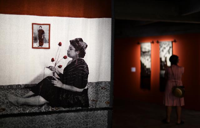 (260709) -- ARLES, July 9, 2026 (Xinhua) -- A woman views exhibits during an exhibition at the Rencontres d'Arles photography festival in Arles, France, July 8, 2026. The 57th Rencontres d'Arles photography festival lasts from July 6 to October 4. (Xinhua/Wu Huiwo)