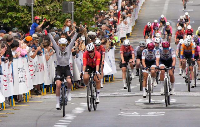 (260709) -- VANCOUVER, July 9, 2026 (Xinhua) -- Skylar Schneider (front L) of the United States celebrates as she crosses the finish line to win the women's professional race at the 2026 Global Relay Gastown Grand Prix in Vancouver, British Columbia, Canada, on July 8, 2026. (Photo by Liang Sen/Xinhua)