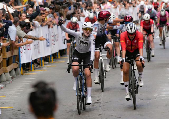 (260709) -- VANCOUVER, July 9, 2026 (Xinhua) -- Skylar Schneider (front L) of the United States celebrates as she crosses the finish line to win the women's professional race at the 2026 Global Relay Gastown Grand Prix in Vancouver, British Columbia, Canada, on July 8, 2026. (Photo by Liang Sen/Xinhua)