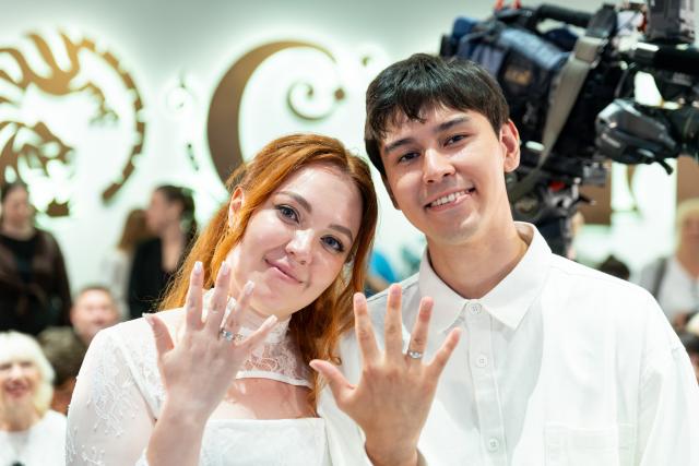 (260709) -- VLADIVOSTOK, July 9, 2026 (Xinhua) -- A couple display their wedding rings in Vladivostok, Russia, July 8, 2026. Vladivostok held a "Wedding Festival" on Wednesday, with 11 couples registering their marriages and participating in a group wedding. (Photo by Andrey Matveenko/Xinhua)