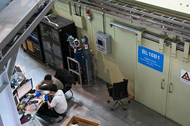 (260709) -- SHANGHAI, July 9, 2026 (Xinhua) -- Staff members work at the Small Angle X-ray Scattering Beamline in the Shanghai Synchrotron Radiation Facility (SSRF) in Pudong, east China's Shanghai, July 8, 2026. All the ten national key scientific and technological infrastructures that have been built and put into operation in Shanghai are now open to public use.
   These infrastructures, which include the Shanghai Synchrotron Radiation Facility (SSRF) and the National Facility for Protein Science in Shanghai, serve as important engines for the integration of science and technology innovation and industries in the city. (Xinhua/Chen Shuo)