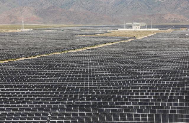(260709) -- DELINGHA, July 9, 2026 (Xinhua) -- This photo taken on July 8, 2026 shows photovoltaic panels at the joint complex for the Huadian Delingha 1-gigawatt solar energy storage project and 3-megawatt photovoltaic hydrogen production project in Delingha, northwest China's Qinghai Province.
  The two projects have generated more than 4 billion kilowatt-hours of electricity, according to China Huadian Corporation, the operator of the duo.
  The projects combine solar power generation, green hydrogen production, and energy storage into a single complex, an approach that helps address the intermittent nature of solar power and boost renewable energy use in desert areas. (Xinhua/Shan Yuqi)