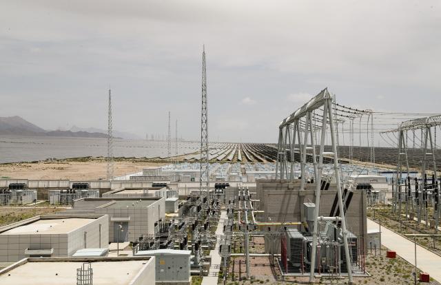 (260709) -- DELINGHA, July 9, 2026 (Xinhua) -- This photo taken on July 8, 2026 shows part of the joint complex for the Huadian Delingha 1-gigawatt solar energy storage project and 3-megawatt photovoltaic hydrogen production project in Delingha, northwest China's Qinghai Province.
  The two projects have generated more than 4 billion kilowatt-hours of electricity, according to China Huadian Corporation, the operator of the duo.
  The projects combine solar power generation, green hydrogen production, and energy storage into a single complex, an approach that helps address the intermittent nature of solar power and boost renewable energy use in desert areas. (Xinhua/Shan Yuqi)