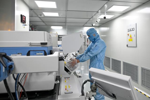 (260709) -- SHANGHAI, July 9, 2026 (Xinhua) -- A staff member works at a testing workshop of a chips testing service platform at the Zhangjiang Hi-Tech 895 Incubator in Pudong New Area, east China's Shanghai, on July 8, 2026. Located in Shanghai's Pudong New Area, the Zhangjiang Hi-Tech 895 Incubator, a specialized entrepreneurship service platform, has incubated more than 1,600 innovative enterprises since its establishment in 2015. 
   Equipped with advanced testing facilities, including a 4,000-square-meter clean test workshop, the incubator provides one-stop public testing services and shared office space for startups. Its testing platform supports the development of high-performance computing chips, large-scale System-on-a-Chip (SoC), memory chips, sensor chips and mixed-signal chips, helping technology startups reduce costs and accelerate innovation. (Xinhua/Chen Shuo)