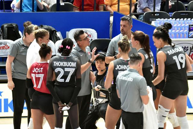 (260709) -- HONG KONG, July 9, 2026 (Xinhua) -- Head coach of Canada Giovanni Guidetti (5th L) instructs players during the match between Canada and Belgium at the Women's Volleyball Nations League (VNL) 2026 in Hong Kong, south China, July 9, 2026. (Xinhua/Lo Ping Fai)