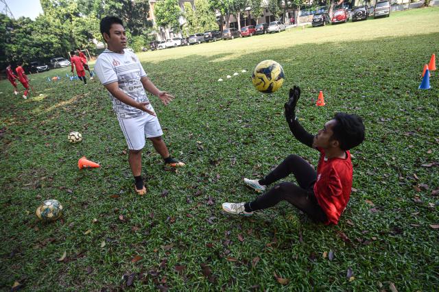 (260709) -- JAKARTA, July 9, 2026 (Xinhua) -- Photo taken on June 27, 2026 shows Indonesian amputee football players attending a training session in Jakarta, Indonesia. TO GO WITH "Feature: Indonesia's amputees find hope in football community" (Xinhua/Agung Kuncahya B.)