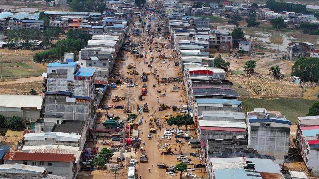 (260709) -- NANNING, July 9, 2026 (Xinhua) -- A drone photo shows people removing silt and debris from a street after floodwater recedes in Yunbiao Town of Hengzhou City, south China's Guangxi Zhuang Autonomous Region, July 9, 2026. Recent extreme rainstorms triggered by Typhoon Maysak, the 10th typhoon of the year, have caused severe flooding in parts of Guangxi in the Pearl River basin.
  Guangxi is continuing its search and rescue operations for missing persons, enhancing resettlement services for affected residents and advancing post-disaster reconstruction. (Xinhua/Huang Xiaobang)