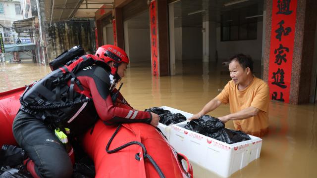 (260709) -- NANNING, July 9, 2026 (Xinhua) -- Rescuers deliver relief supplies to trapped residents in Napeng Town of Qinzhou City, south China's Guangxi Zhuang Autonomous Region, July 8, 2026. Recent extreme rainstorms triggered by Typhoon Maysak, the 10th typhoon of the year, have caused severe flooding in parts of Guangxi in the Pearl River basin.
  Guangxi is continuing its search and rescue operations for missing persons, enhancing resettlement services for affected residents and advancing post-disaster reconstruction. (Photo by Ao Shuaichang/Xinhua)