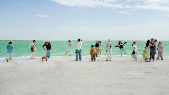 (260709) -- GOLMUD, July 9, 2026 (Xinhua) -- Tourists visit the Qairhan salt lake in Golmud, northwest China's Qinghai Province, July 9, 2026. The Qairhan salt lake, with a total area of 5,856 square kilometers, has been the largest potash fertilizer producing base in China. (Xinhua/Wang Yan)