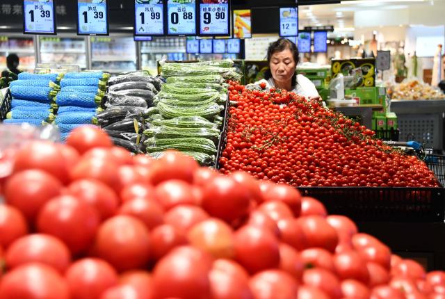 (260709) -- BEIJING, July 9, 2026 (Xinhua) -- A consumer shops at a supermarket in Hebi City, central China's Henan Province, July 9, 2026.
  The consumer price index (CPI), a main gauge of inflation, rose 1 percent year on year in the first six months of 2026, data from the National Bureau of Statistics (NBS) revealed. In June alone, the CPI gained 1 percent year on year and edged down 0.3 percent month on month, with the core CPI, which excludes food and energy prices, increasing by 1 percent year on year, continuing the moderate upward trend. (Photo by Zhao Yongqiang/Xinhua)