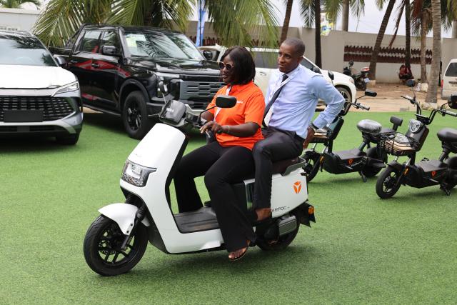 (260709) -- ACCRA, July 9, 2026 (Xinhua) -- Visitors try to ride an electric motorbike at the three-day Ghana Investment and Trade Week and Africa Build Show in Accra, Ghana, July 8, 2026. TO GO WITH "Roundup: Chinese businesses explore opportunities at Ghana Investment and Trade Week" (Photo by Seth/Xinhua)