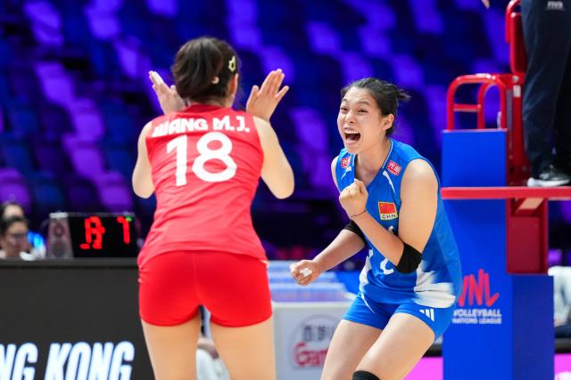 (260709) -- HONG KONG, July 9, 2026 (Xinhua) -- Zhuang Yushan (R) of China celebrates after scoring during the match between China and Ukraine at the Women's Volleyball Nations League (VNL) 2026 in Hong Kong, south China, July 9, 2026. (Xinhua/Zhu Wei)