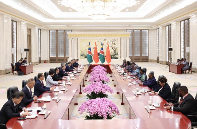(260709) -- BEIJING, July 9, 2026 (Xinhua) -- Chinese Premier Li Qiang meets with Namibian President Netumbo Nandi-Ndaitwah, who is on a state visit to China, at the Great Hall of the People in Beijing, capital of China, July 9, 2026. (Xinhua/Huang Jingwen)