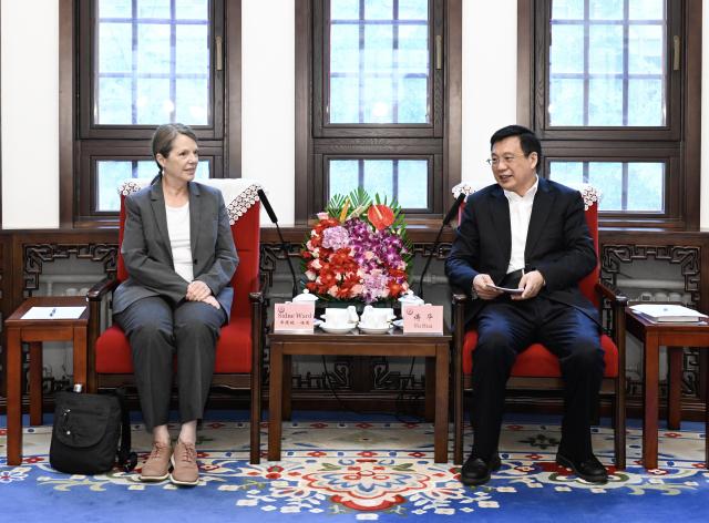 (260709) -- BEIJING, July 9, 2026 (Xinhua) -- President of Xinhua News Agency Fu Hua meets with Sidne Ward, president of the Edgar Snow Memorial Foundation, in Beijing, capital of China, July 9, 2026. (Xinhua/Shen Hong)