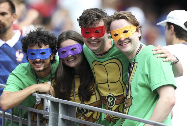 (260710) -- BOSTON, July 10, 2026 (Xinhua) -- Fans of team France are seen before the quarter final match between France and Morocco at the 2026 FIFA World Cup at Boston Stadium in Boston, the United States, July 9, 2026. (Xinhua/Zhang Chen)