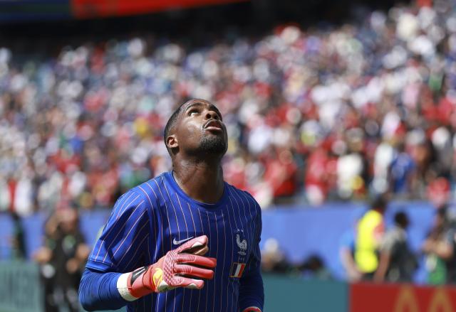 (260710) -- BOSTON, July 10, 2026 (Xinhua) -- Mike Maignan, goalkeeper of France warms up before the quarter final match between France and Morocco at the 2026 FIFA World Cup at Boston Stadium in Boston, the United States, July 9, 2026. (Xinhua/Hu Xingyu)