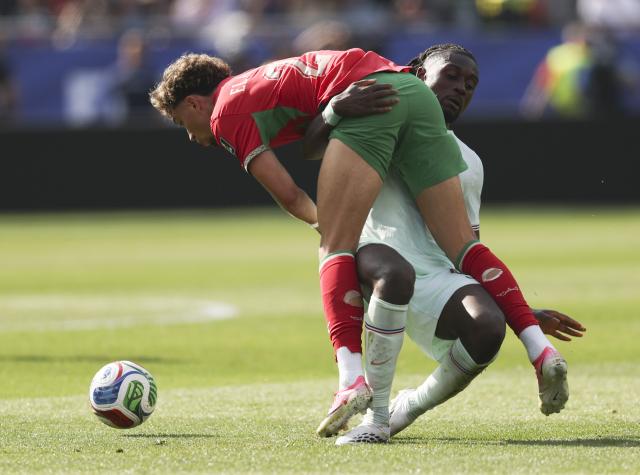 (260710) -- BOSTON, July 10, 2026 (Xinhua) -- Neil El Aynaoui (L) of Morocco vies with Manu Kone of France during the quarter final match between France and Morocco at the 2026 FIFA World Cup at Boston Stadium in Boston, the United States, July 9, 2026. (Xinhua/Hu Xingyu)