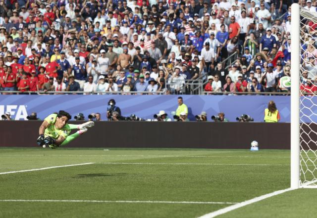 (260710) -- BOSTON, July 10, 2026 (Xinhua) -- Yassine Bounou, goalkeeper of Morocco, fails to save a goal during the quarter final match between France and Morocco at the 2026 FIFA World Cup at Boston Stadium in Boston, the United States, July 9, 2026. (Xinhua/Xu Zijian)