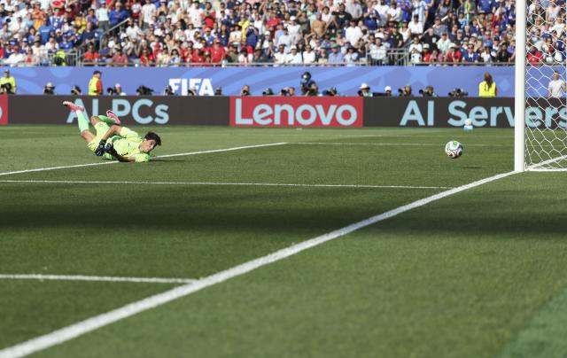 (260710) -- BOSTON, July 10, 2026 (Xinhua) -- Yassine Bounou, goalkeeper of Morocco fails to make a save during the quarter final match between France and Morocco at the 2026 FIFA World Cup at Boston Stadium in Boston, the United States, July 9, 2026. (Xinhua/Xu Zijian)