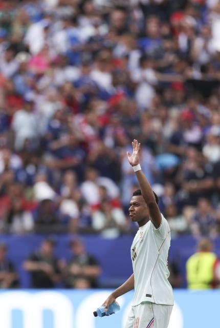 (260710) -- BOSTON, July 10, 2026 (Xinhua) -- Kylian Mbappe of France is substituted off during the quarter final match between France and Morocco at the 2026 FIFA World Cup at Boston Stadium in Boston, the United States, July 9, 2026. (Xinhua/Xu Zijian)