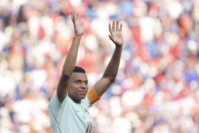 (260710) -- BOSTON, July 10, 2026 (Xinhua) -- Kylian Mbappe of France greets the audience after the quarter final match between France and Morocco at the 2026 FIFA World Cup at Boston Stadium in Boston, the United States, July 9, 2026. (Xinhua/Lui Siu Wai)