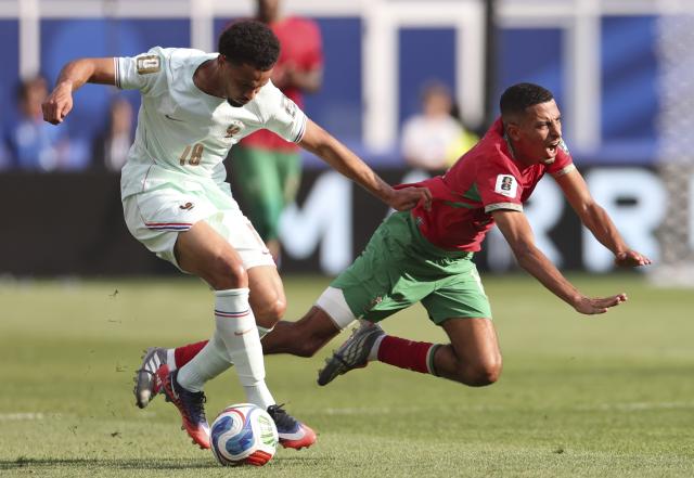 (260710) -- BOSTON, July 10, 2026 (Xinhua) -- Warren Zaire Emery (L) of France vies with Azzedine Ounahi of Morocco during the quarter final match between France and Morocco at the 2026 FIFA World Cup at Boston Stadium in Boston, the United States, July 9, 2026. (Xinhua/Zhang Chen)