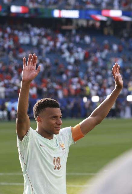 (260710) -- BOSTON, July 10, 2026 (Xinhua) -- Kylian Mbappe of France greets the audience after the quarter final match between France and Morocco at the 2026 FIFA World Cup at Boston Stadium in Boston, the United States, July 9, 2026. (Xinhua/Hu Xingyu)