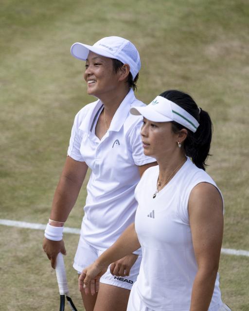 (260710) -- LONDON, July 10, 2026 (Xinhua) -- Jiang Xinyu (L)/Xu Yifan react during the women's doubles quarterfinal match between Ingrid Neel (Estonia)/Giuliana Olmos (Mexico) and Jiang Xinyu/Xu Yifan of China at the Wimbledon Tennis Championships in London, Britain, on July 9, 2026. (Photo by Stephen Chung/Xinhua)